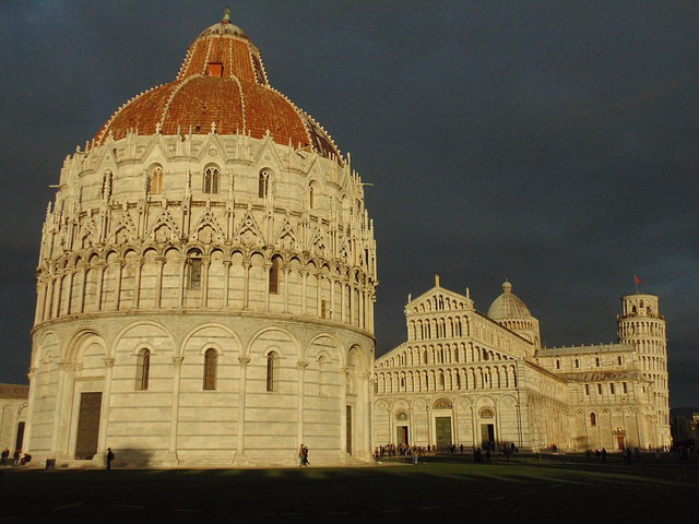 Square of Miracles, Baptistery